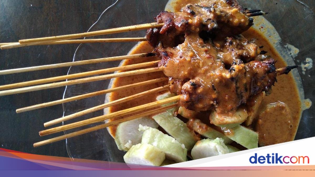 Sate Ayam Bu Sikar: Kebanggaan Kuliner Cilacap yang Tak Pernah Pudar